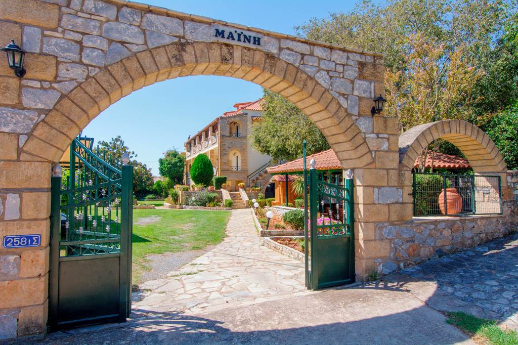 KLX_81348_Maini_Studios_0923_12.jpg