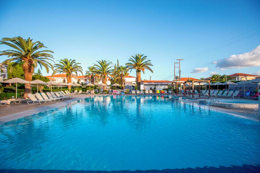 ZTH_70745_Golden_Sun_Hotel_1124_02.jpg