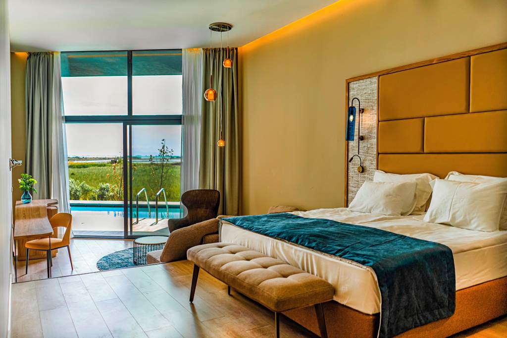 BOJ_79197_Wave_Resort_0719_04.jpg