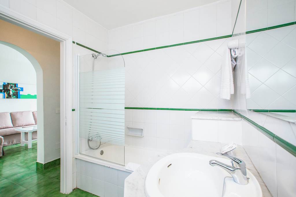 ACE_74971_Las_Gaviotas_Apartments_THe_Home_Collection_Formerly_THe_Las_Gaviotas_Apartments_1222_02.jpg