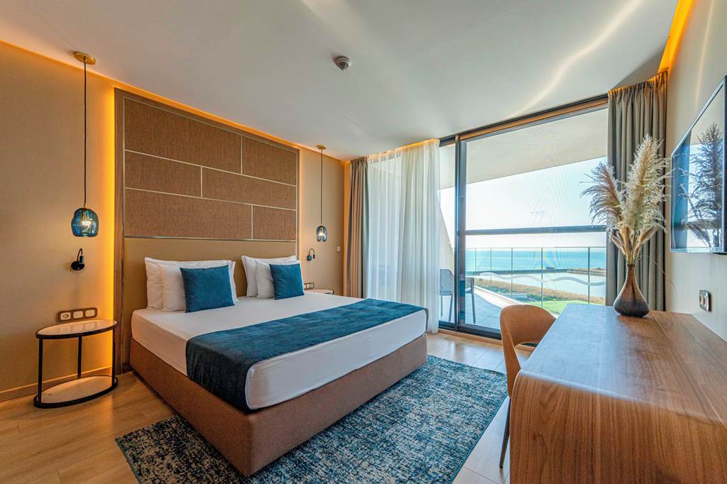 BOJ_79197_Wave_Resort_1121_02.jpg