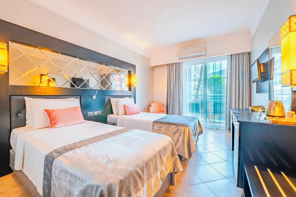 DLM_81213_Ideal_Prime_Beach_Hotel_0524_01.jpg