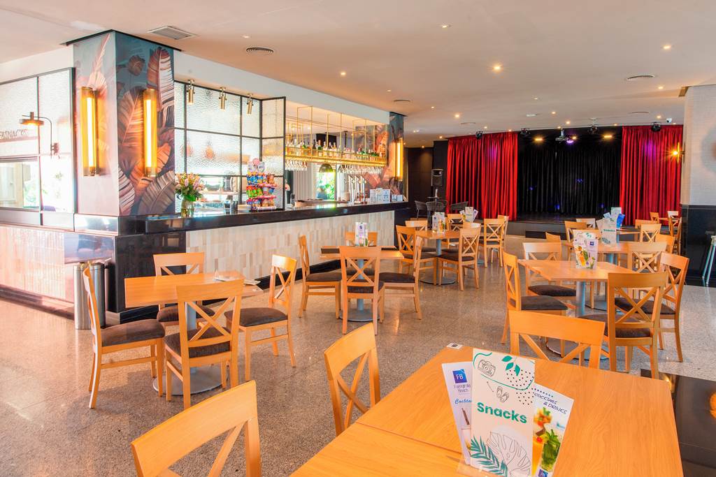 AGP_70030_Fuengirola_Beach_0824_06.jpg