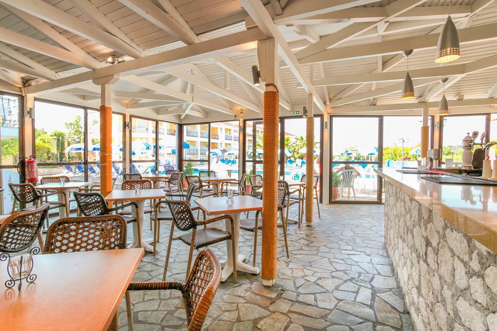 ZTH_71150_Village_Inn_0719_15.jpg