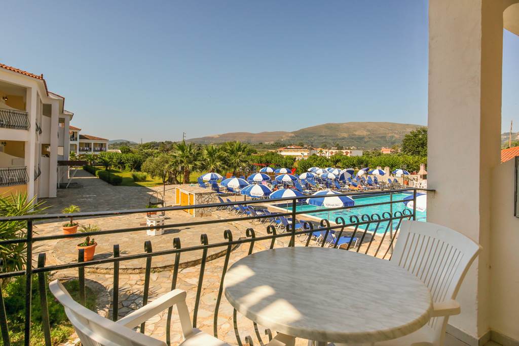 ZTH_71150_Village_Inn_0719_23.jpg