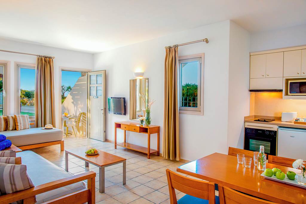 LCA_74886_Louis_Althea_Beach_Hotel_0224_01.jpg
