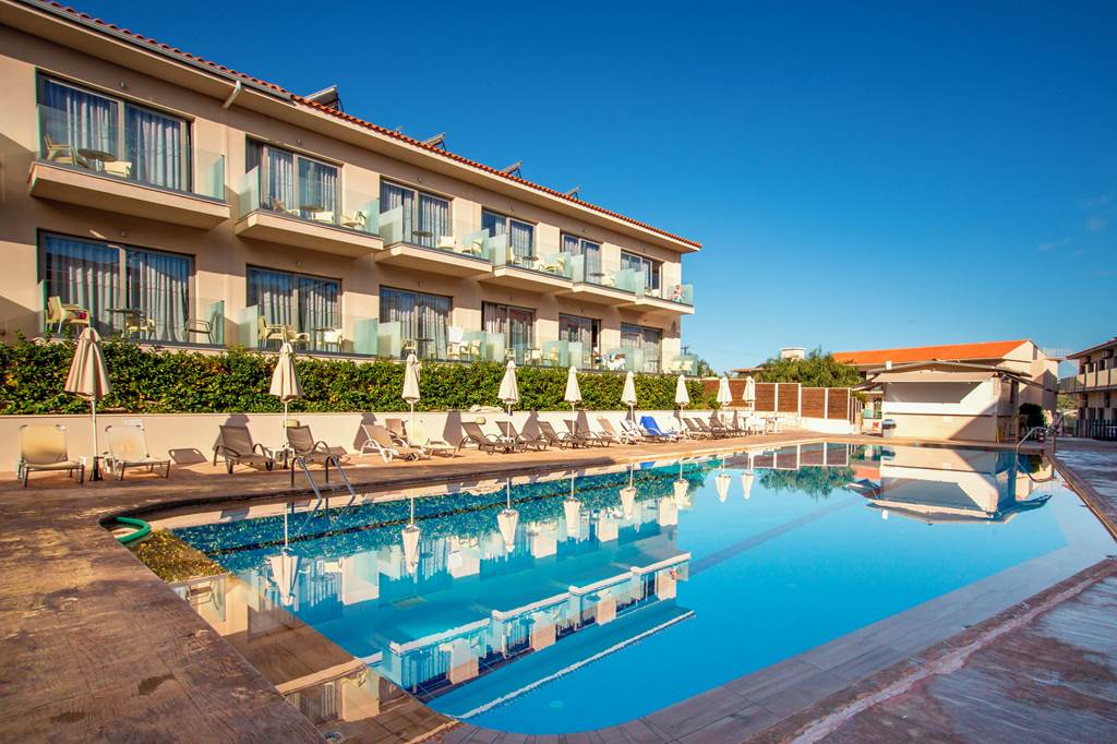 ZTH_74404_Karras_Grande_Resort_1124_02.jpg