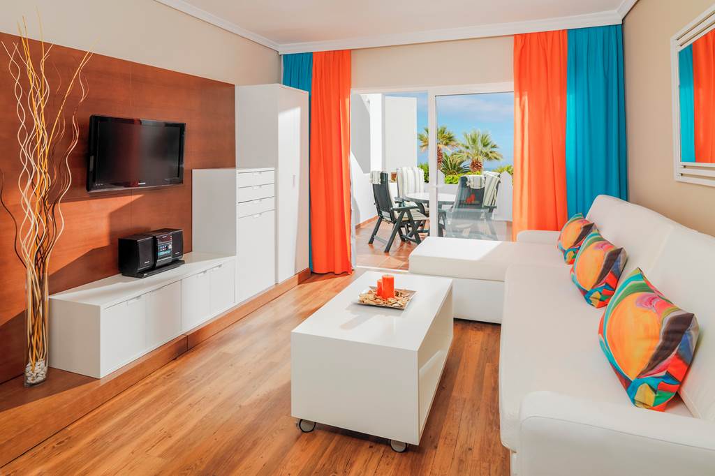 TFS_73905_Regency_Torviscas_Apartments_&_Suites_0323_02.jpg