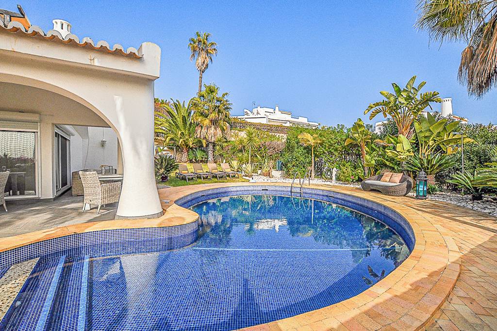 FAO_87289_Villa_Eva_Garden_0224_02.jpg