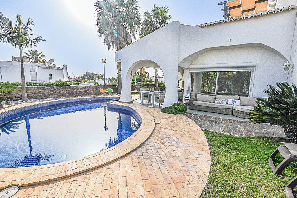 FAO_87289_Villa_Eva_Garden_0224_04.jpg