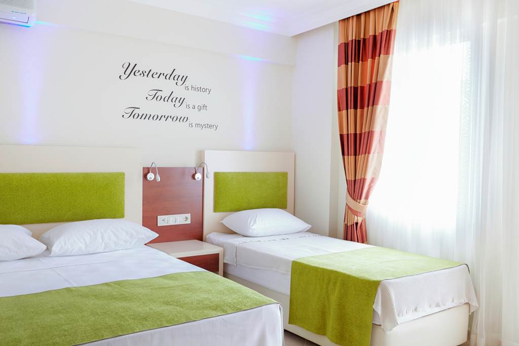 ADB_81204_Club_Lion_Hotel_1019_06.jpg