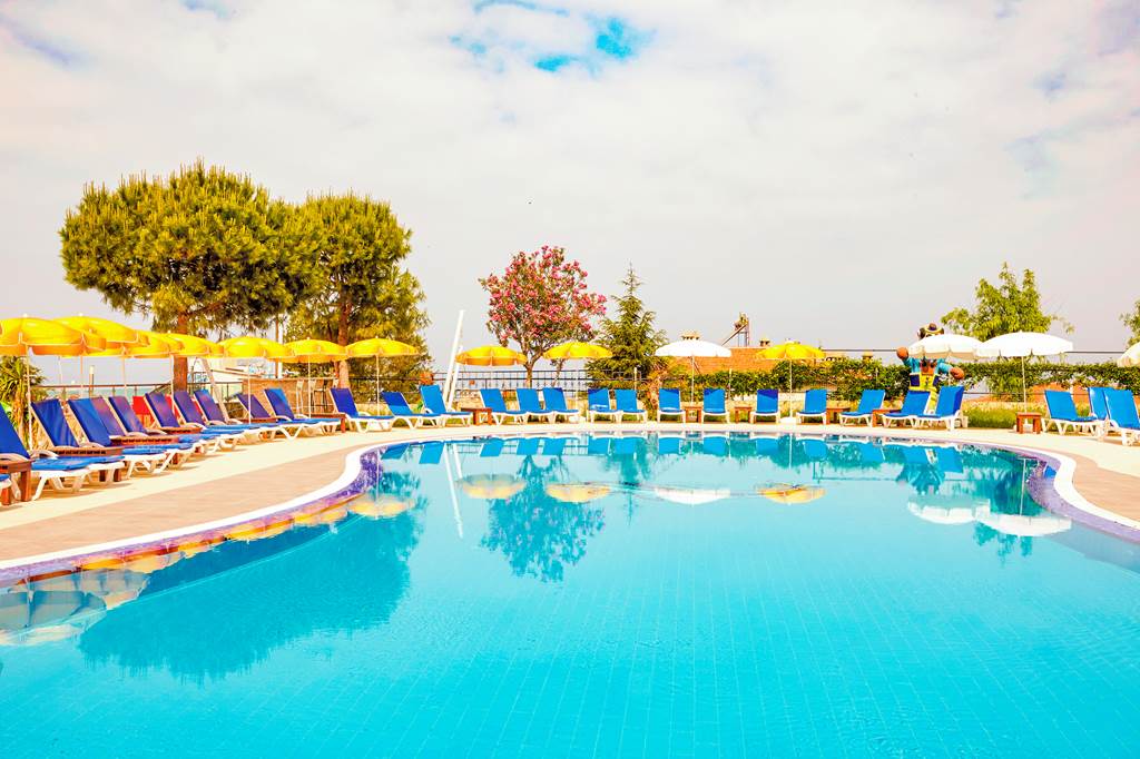 ADB_81204_Club_Lion_Hotel_0320_01.jpg