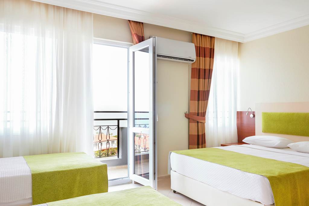 ADB_81204_Club_Lion_Hotel_1019_08.jpg
