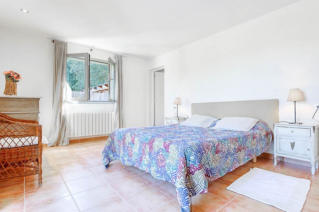 PMI_75443_can_cama_roja_0417_06.jpg