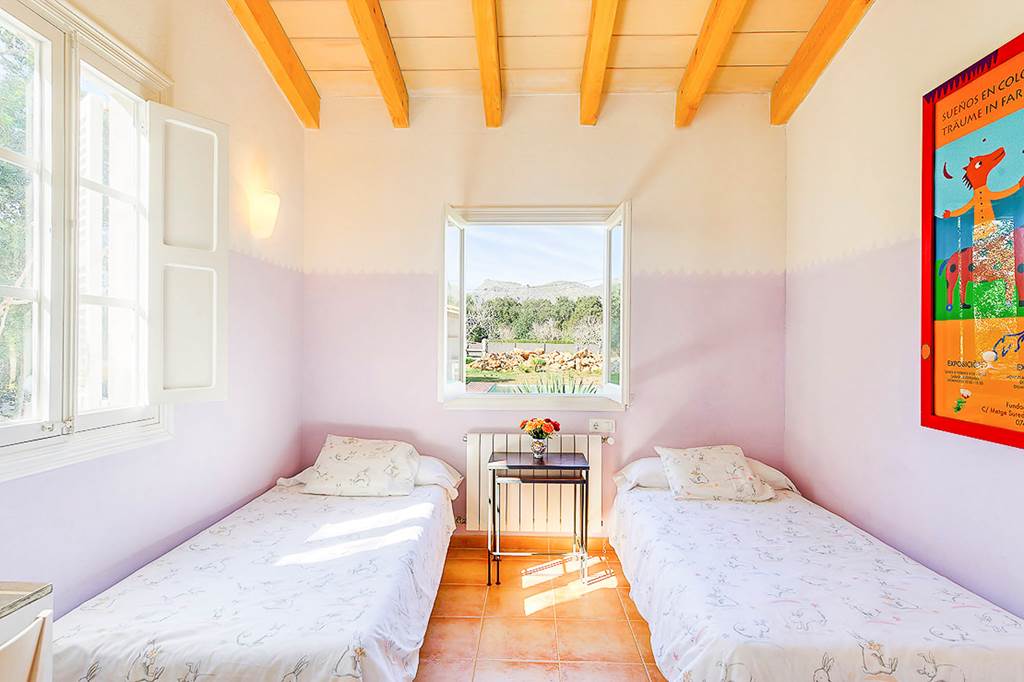 PMI_75443_can_cama_roja_0417_05.jpg