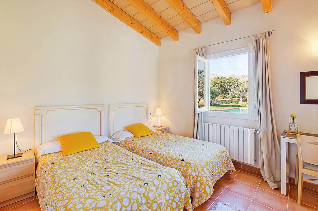 PMI_75443_can_cama_roja_0417_04.jpg