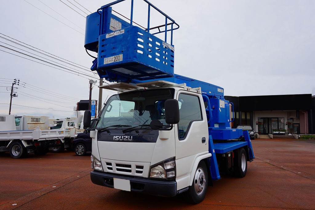 Автовышка АГП 22 метра Aichi SK210 на базе Isuzu Elf 350