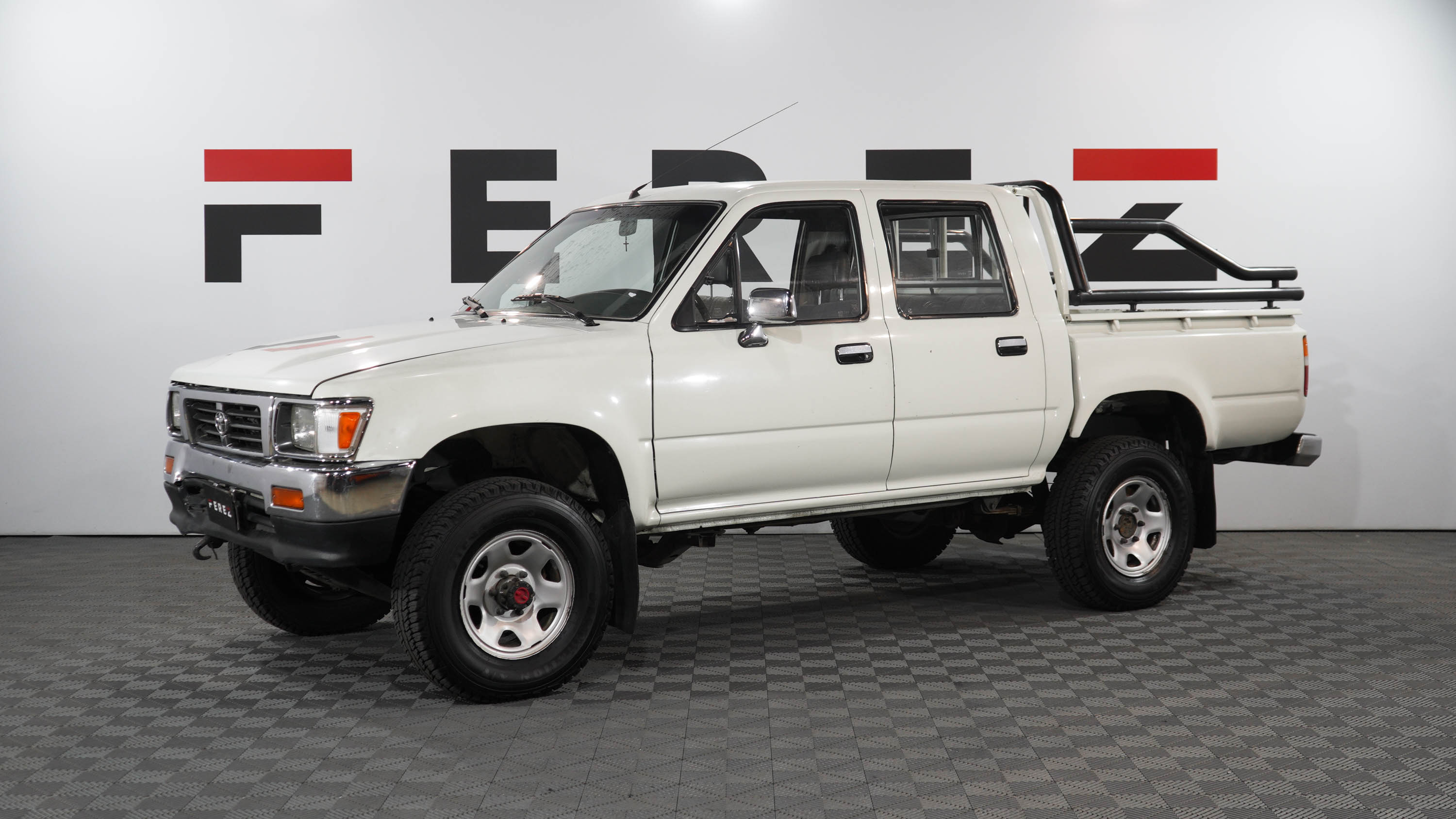 toyota Hilux 2.4 4x4 MT