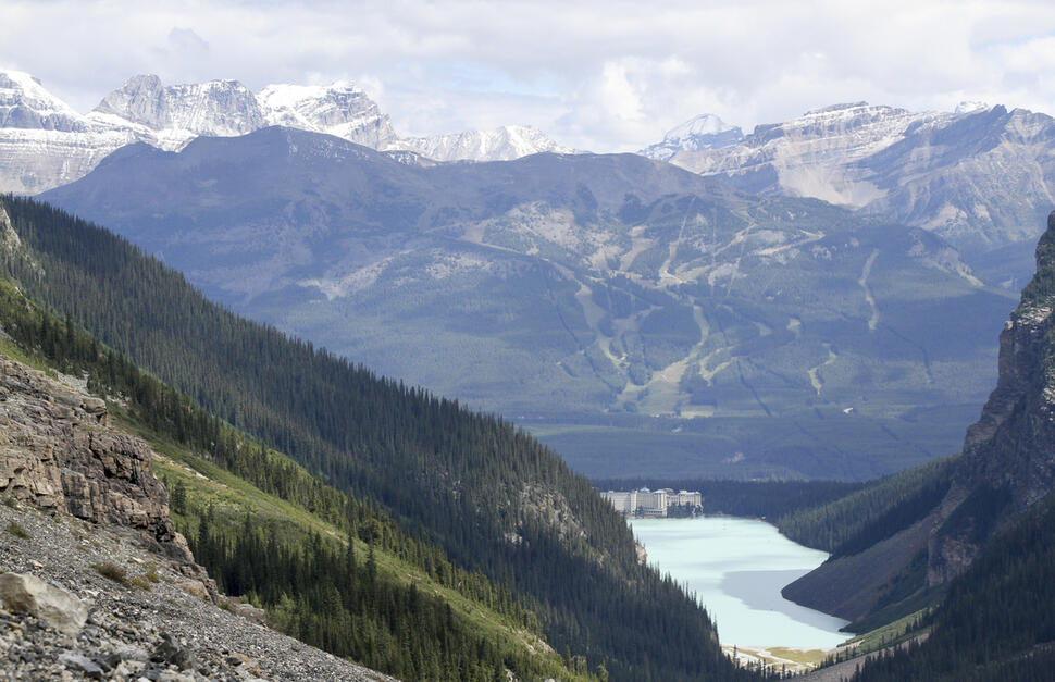 Fairmont-Chateau-Lake-Louise-10.jpg