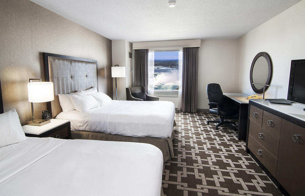 Hilton-Niagara-Falls-Fallsview-Hotel-Suites-4.jpg