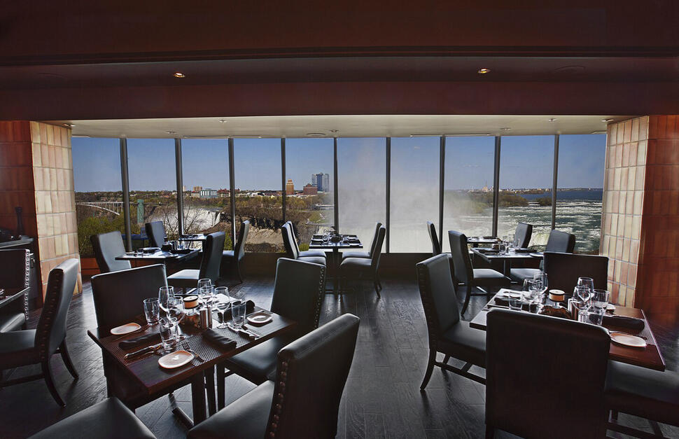 Niagara-Falls-Marriott-Fallsview-Hotel-Spa-3.jpg
