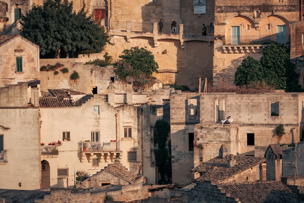 Esplora le cantine dei Sassi con Maria