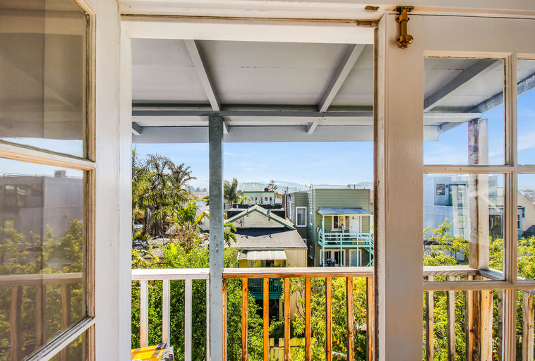 More Images - Image 5