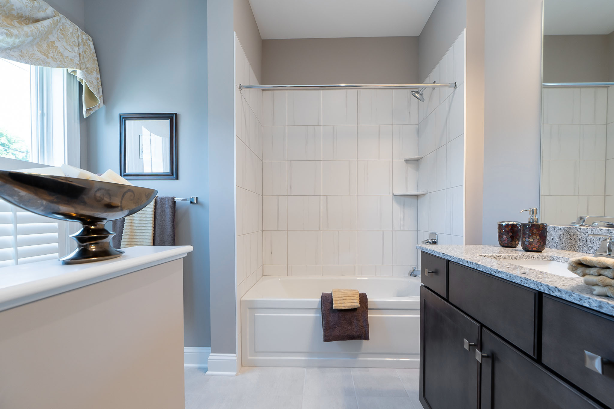 Luxury Townhome - Guest suite private full bath