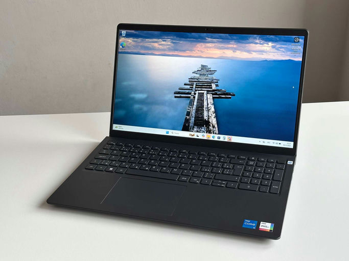 **Dell Vostro 15 3530 (VKX9W)**
