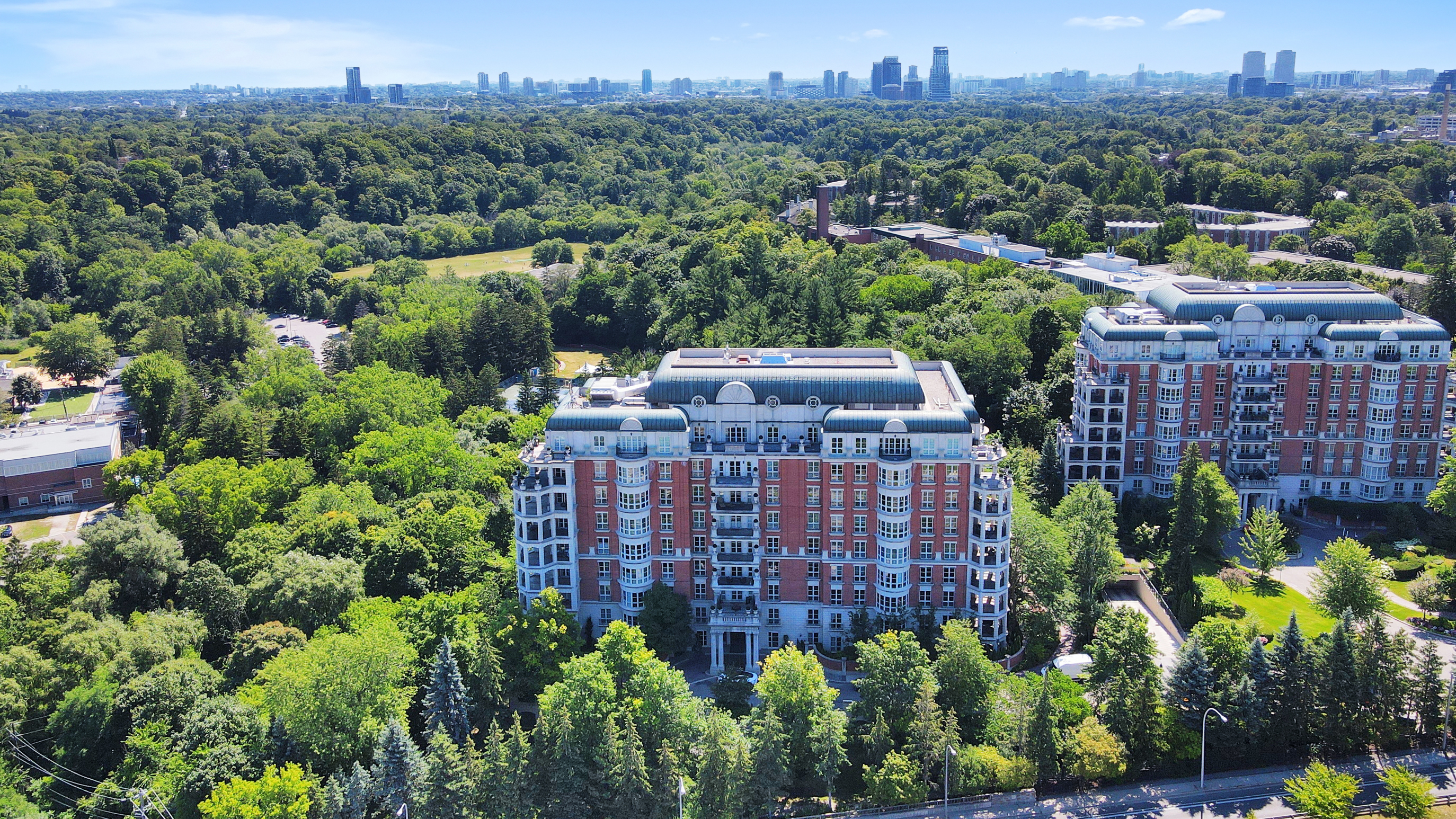 2C-2 Chedington Pl, Toronto