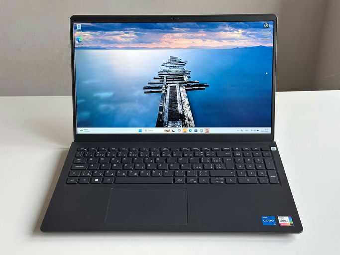 **Dell Vostro 15 3530 (VKX9W)**
