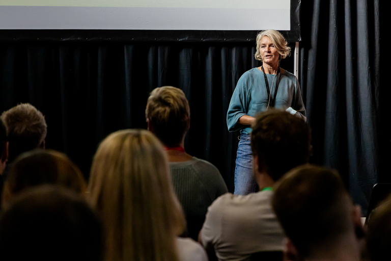 1-Eröffnung-02 Beate.png