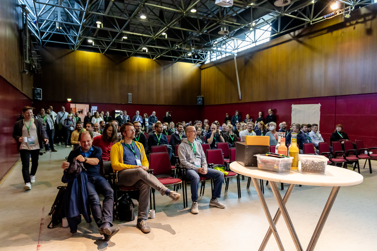 1-Eröffnung-01 Teilnehmer.png