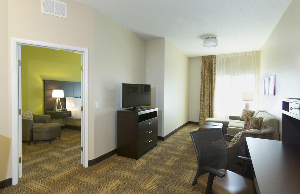 Staybridge-Suites-Orlando-at-SeaWorld-2.jpg