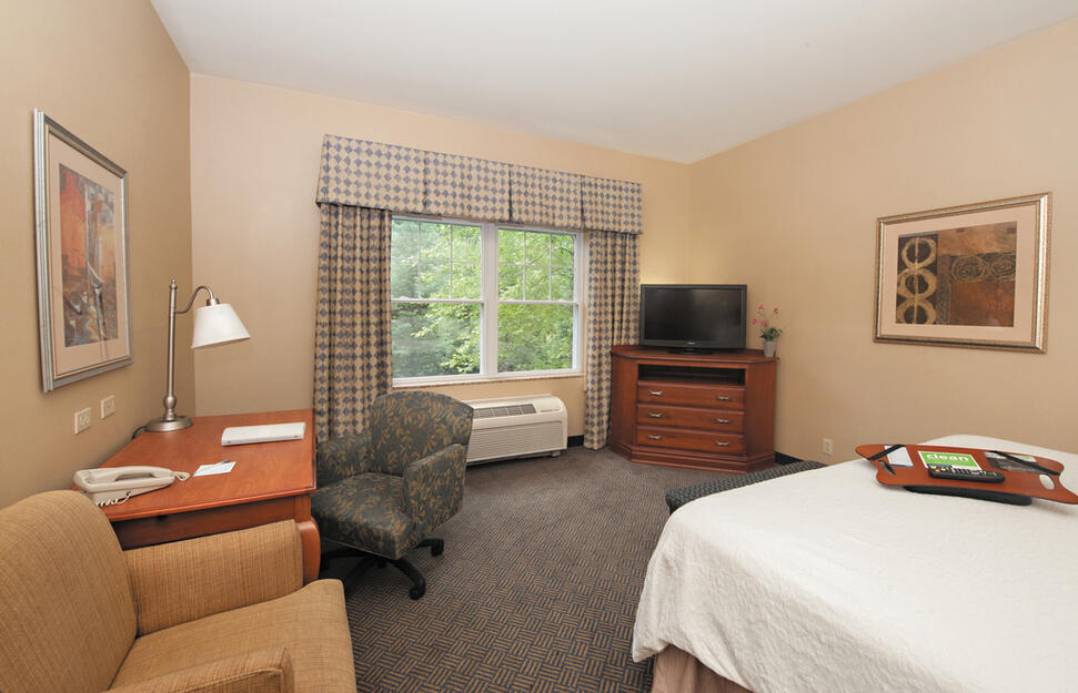 Hampton-Inn-Suites-North-Conway-2.jpg