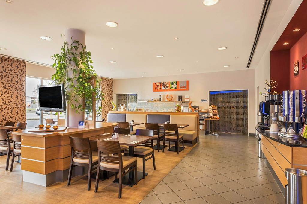 CGN_73007_Holiday_Inn_Express_Cologne_Muelheim_0924_03.jpg
