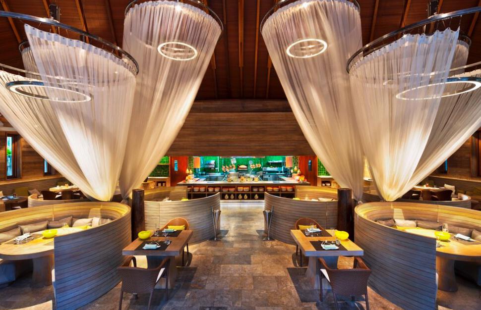 W-Maldives-Retreat-Spa-10.jpg