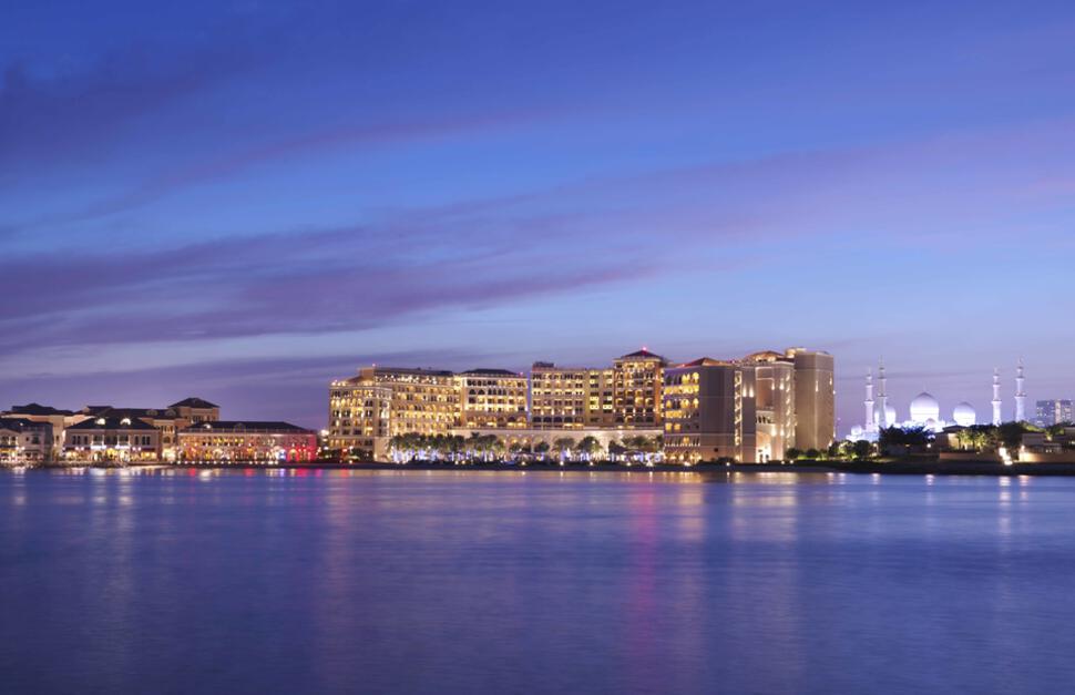 Ritz-Carlton-Abu-Dhabi-Grand-Canal-10.jpg