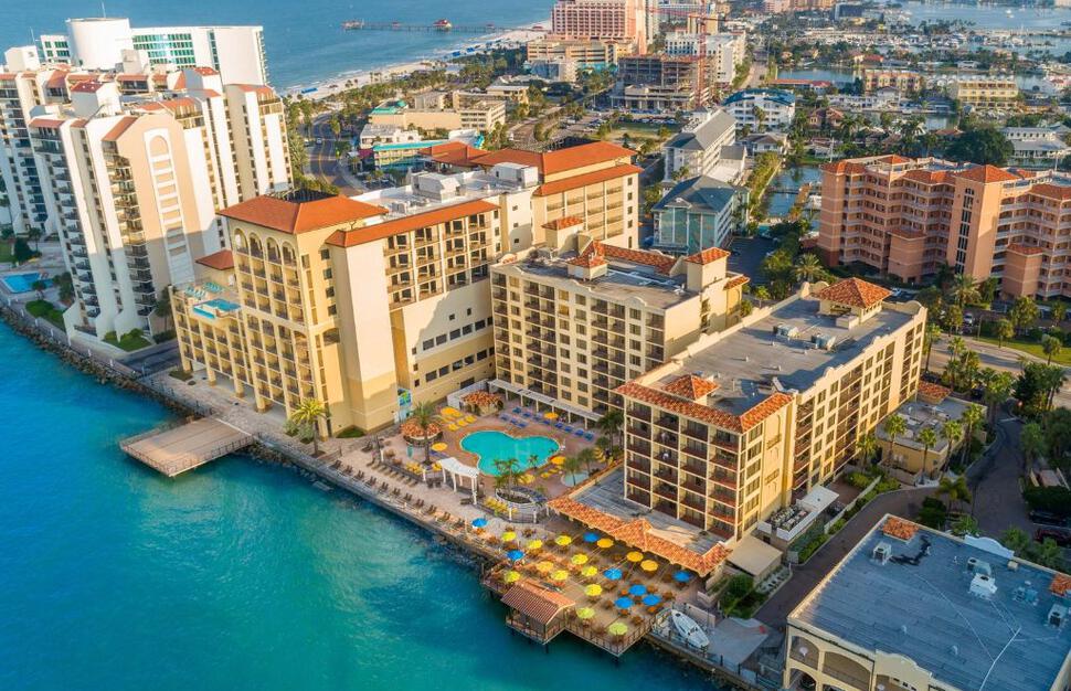 Holiday-Inn-Hotel-and-Suites-Clearwater-Beach-4.jpg