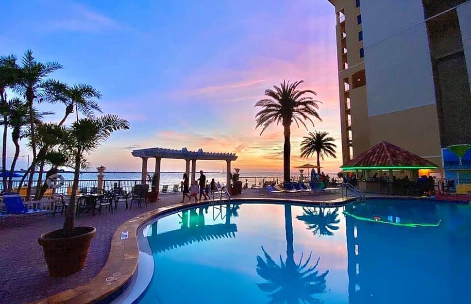 Holiday-Inn-Hotel-and-Suites-Clearwater-Beach-3.jpg