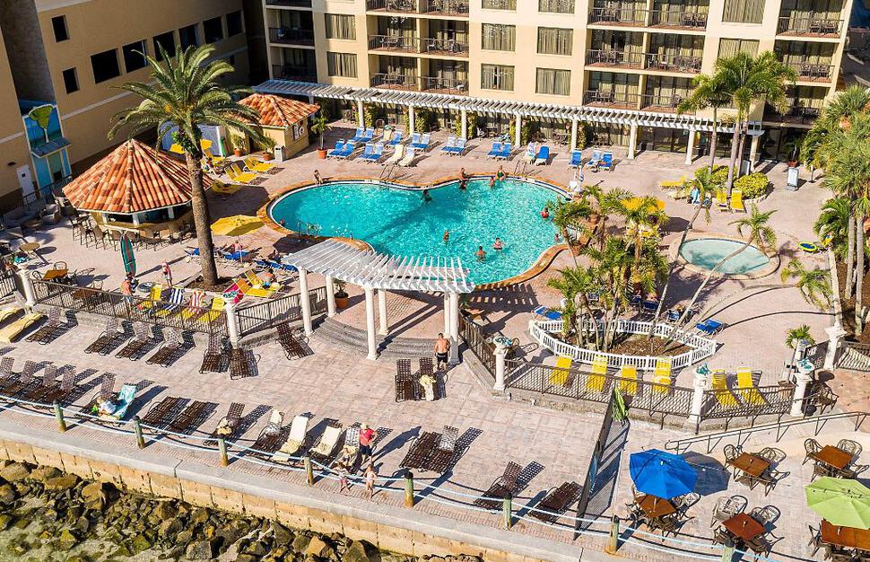 Holiday-Inn-Hotel-and-Suites-Clearwater-Beach-19.jpg