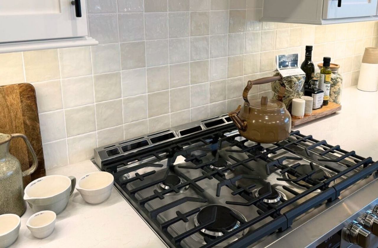 18 Dahlia Drive - Lincoln Ranch - Kitchen featuring a gas stove and ceramic tile backsplash