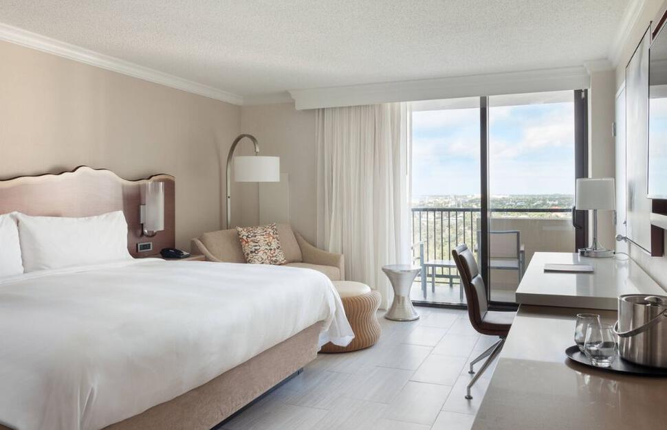 Fort-Lauderdale-Marriott-Harbor-Beach-Resort-Spa-9.jpg
