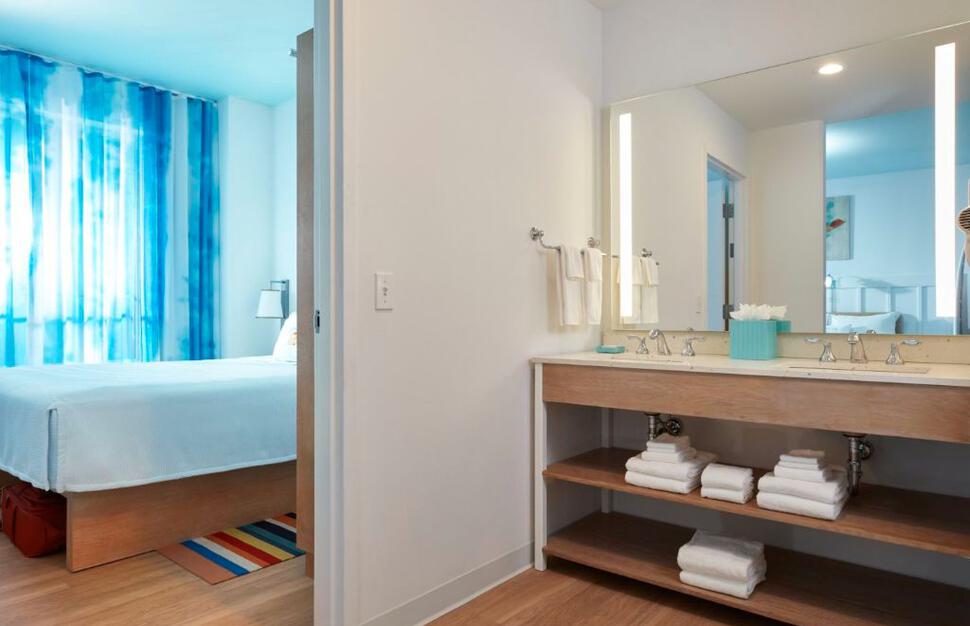 Universals-Endless-Summer-Resort-Surfside-Inn-and-Suites-7.jpg