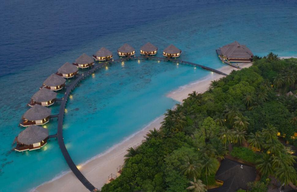 Adaaran-Select-Meedhupparu-Prestige-Water-Villas-Maldives-2.jpg