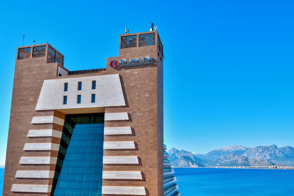 AYT_83923_Ramada_Plaza_Antalya_0622_03.jpg