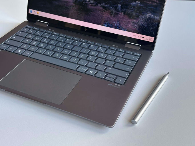 **HP Envy x360 2-in-1 Laptop 14-fa0006ns (A5LC5EA)**
