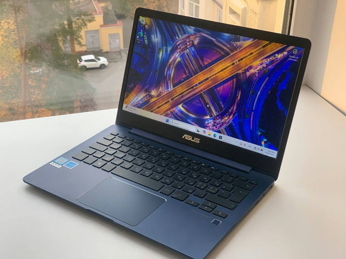 **ASUS ZenBook 13 UX331UA**
