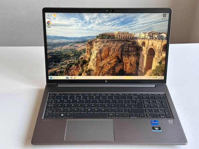 **HP ZBook Power G9**

