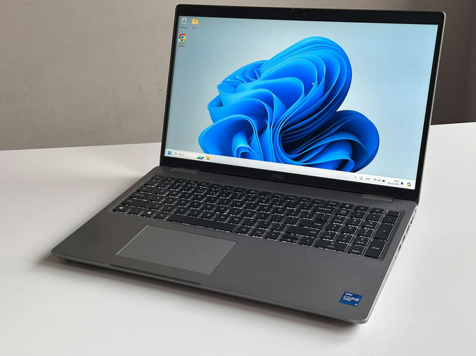 **Dell Precision 3561**
